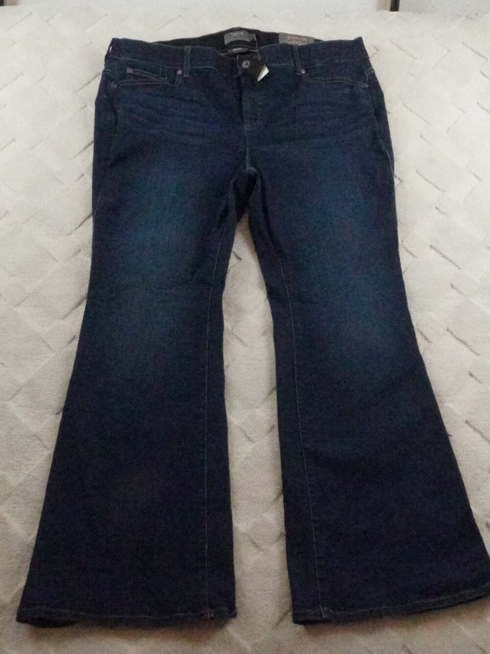 torrid Bombshell Flare Leg Jean Womens 22 Dark Wash Stretch Denim
